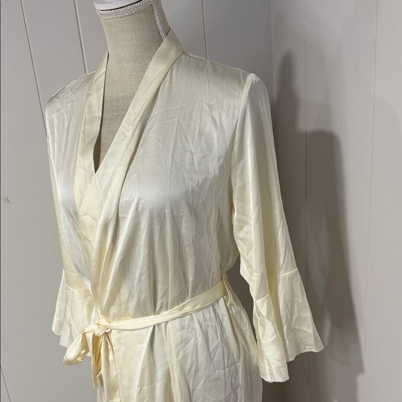 Luxurious Cream Satin Women's Robe - Picture 2 of 5